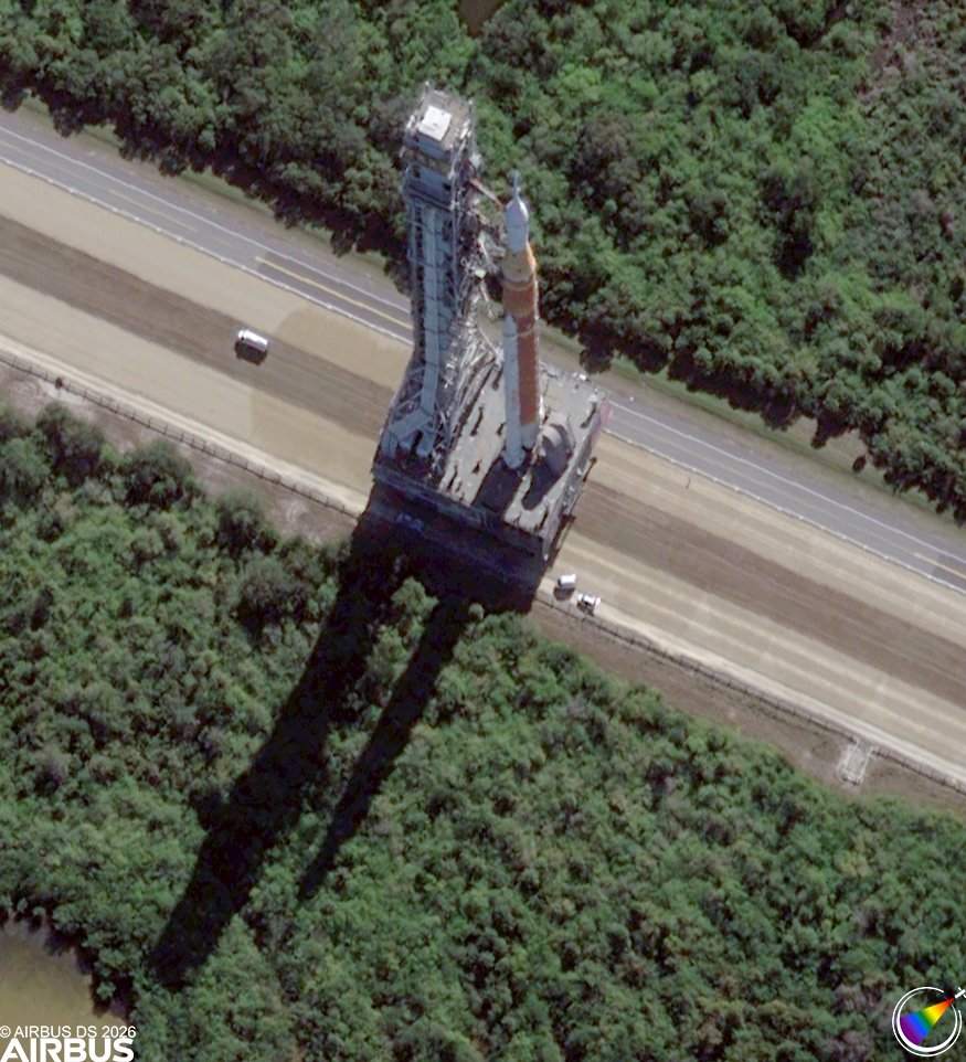 rocketjunkie94's tweet image. Airbus' Pleiades NEO 3 satellite captured 30cm resolution imagery of SLS rolling out to the pad today along with imagery of LC-39A &amp;amp; LC-39B at 16:24:26 UTC. 

Credit to Harry Stranger / AIRBUS DS 2026 for these incredible photos! 

soaratlas.com/maps/140457