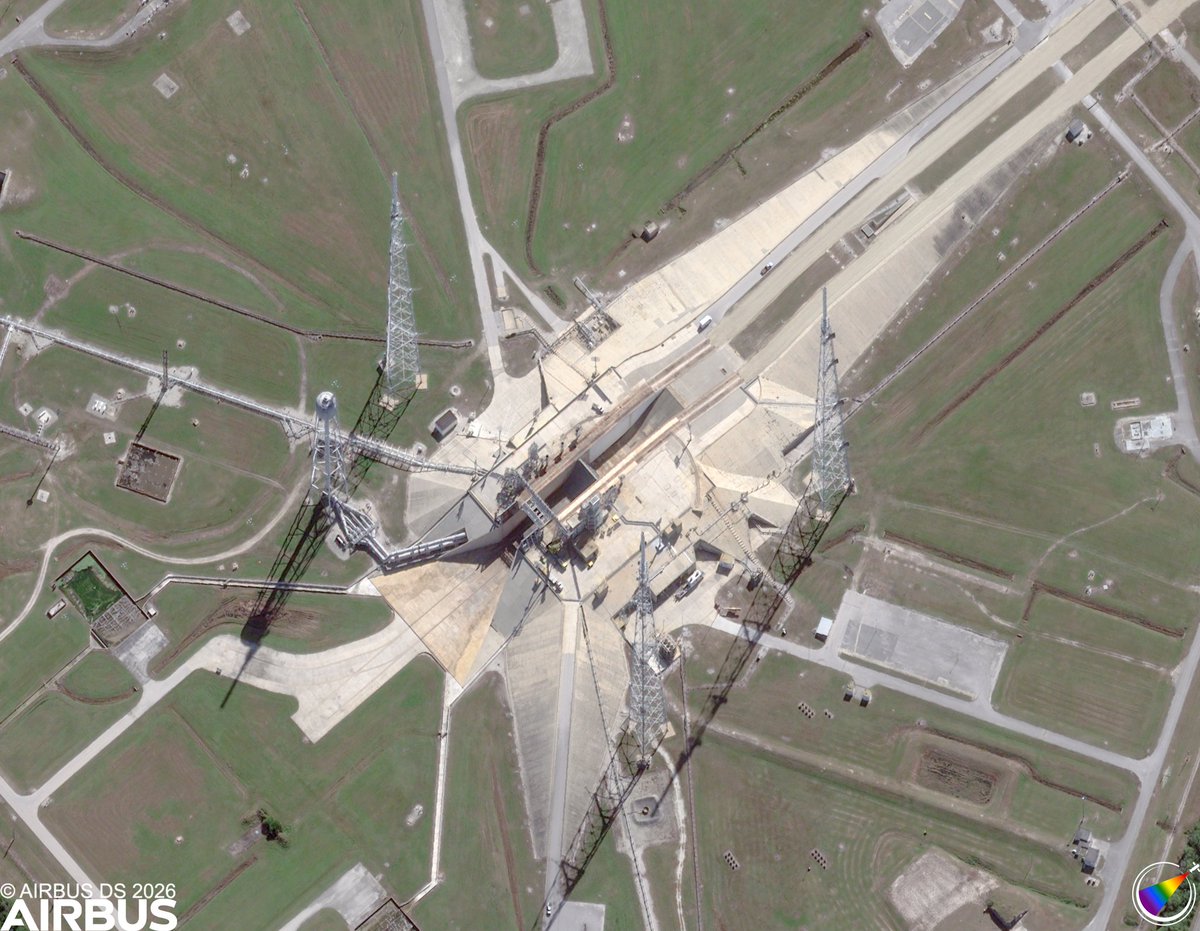 rocketjunkie94's tweet image. Airbus' Pleiades NEO 3 satellite captured 30cm resolution imagery of SLS rolling out to the pad today along with imagery of LC-39A &amp;amp; LC-39B at 16:24:26 UTC. 

Credit to Harry Stranger / AIRBUS DS 2026 for these incredible photos! 

soaratlas.com/maps/140457