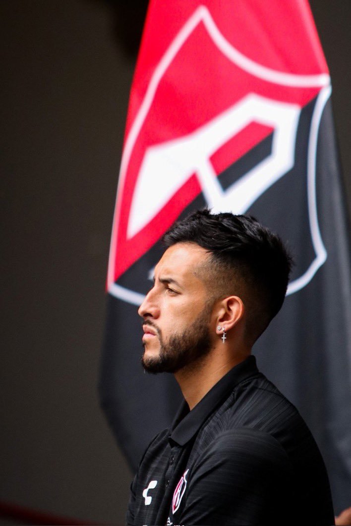 SALUDEN
Al arquero con más metas invictas en la historia de Atlas (63 en 228 de liga).
A quien llevó a Atlas a la gloria con sus atajadas.
Al máximo atajador de penales del club (y máximo extranjero de toda la liga) ¡No se cansa de romper récords!
SALUDEN A CAMILO VARGAS 🔴🔴⚫⚫