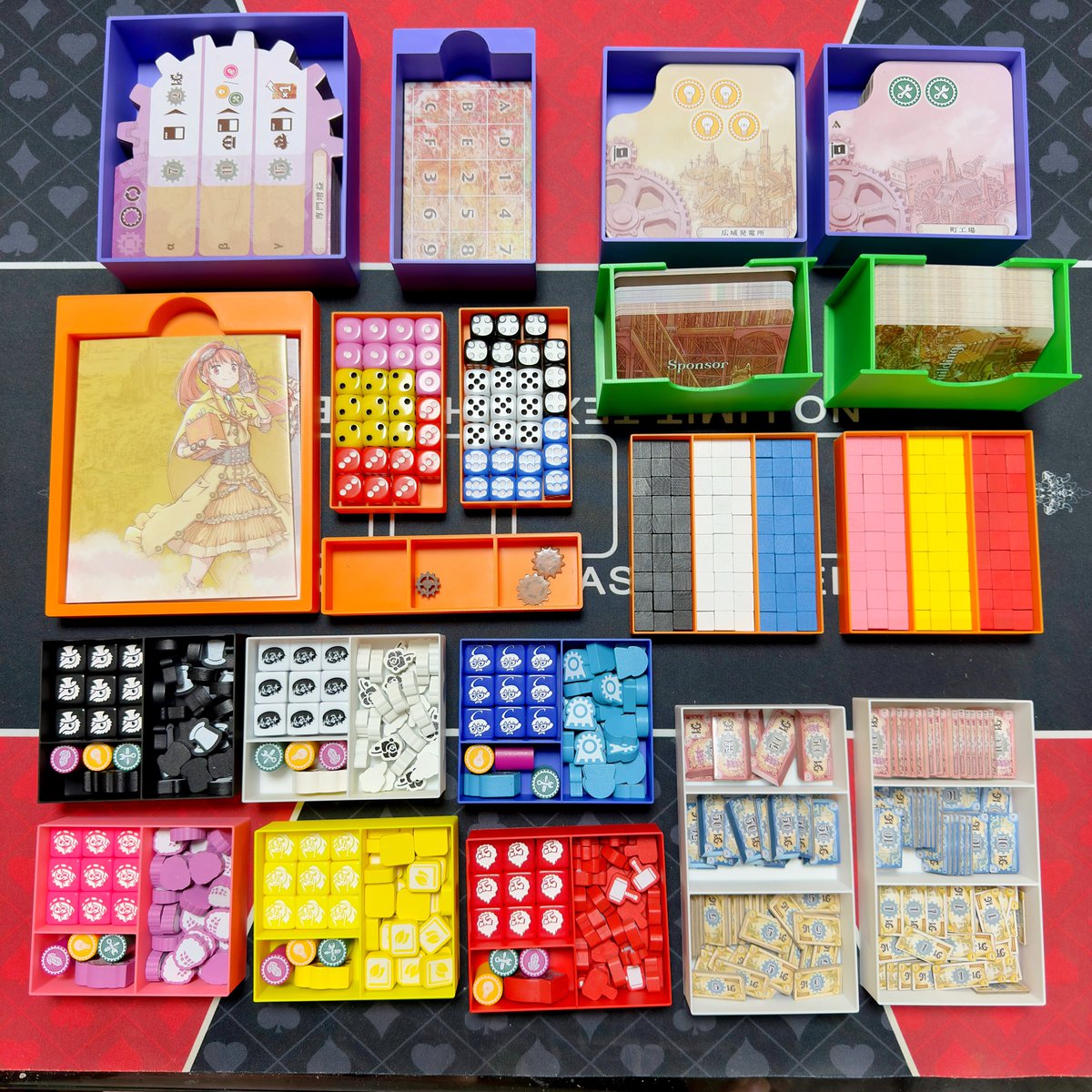Mayukimi's tweet photo. 「カンパニア」のボドゲのインサートを作った❗️
アップグレードのコンポーネントがあるので、通常のダイスやキューブは使わないけど、箱のスペースに余裕があったので、通常のコンポーネントも入れるようにした♪ https://t.co/pH3oU1rJyW