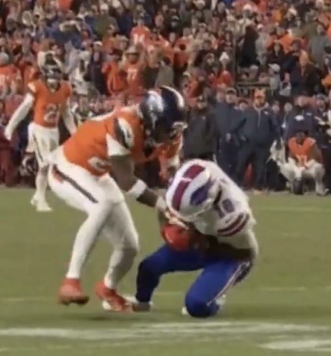 MarkLayer2's tweet image. Catch. Down by contact Gene. Not complicated. That’s what replay is supposed to be used for. It’s ok not to agree with the call on the field. Refs make mistakes that’s why we have replay, to get it right especially on game deciding plays. Bad look for officiating all the way.