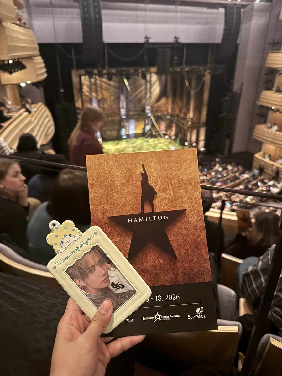 prdxhee's tweet image. took hee to see hamilton ☆