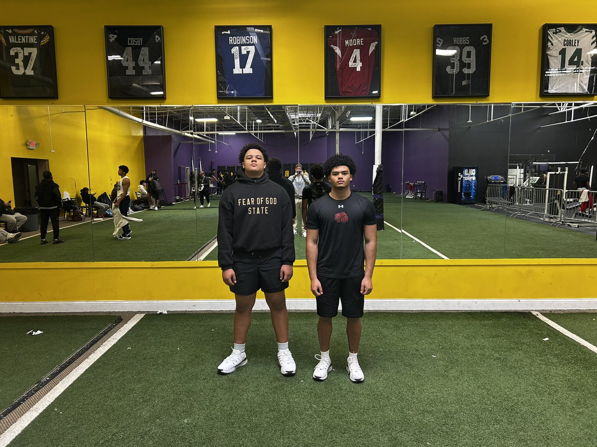 Aslan_James52's tweet photo. 1st day in the books at @Aspirationsgym ✅ Can’t wait to reach my full potential and train with the best athletes in the state for the next 4 years🟣🟡 @D_Marc11 @SrHighFootball https://t.co/rwKggTzveR