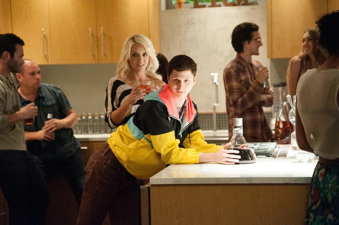 97Vercetti's tweet image. me when the liquor kicks in &amp;amp; the social anxiety goes away