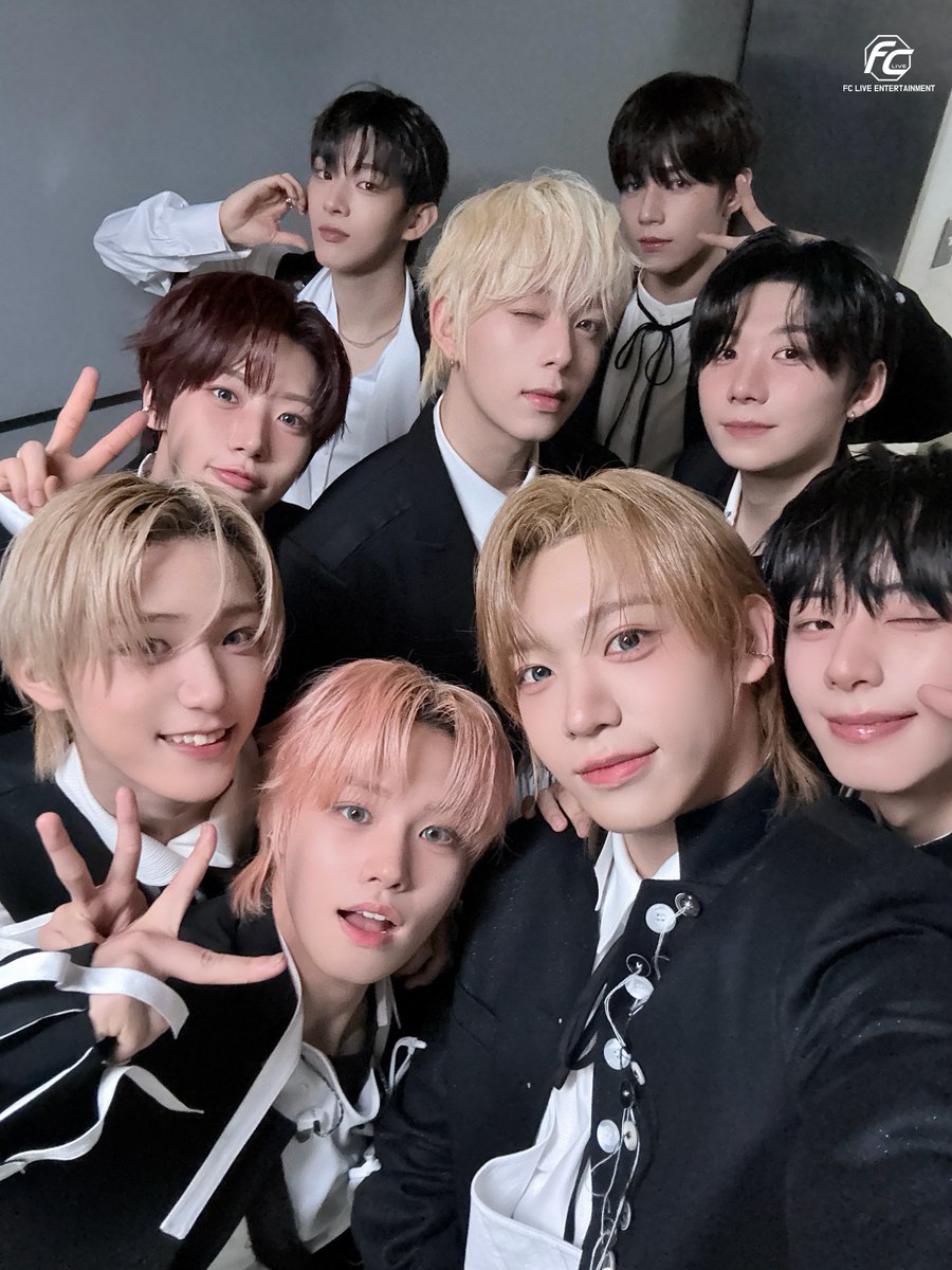 FCLIVE_official's tweet image. ／
📢本日大阪にて開催！
2026 #AHOF MINI FAN-CON IN JAPAN
＼

🗓1月18日(日) 1部 14:00～/2部 18:00～
📍ルミエールホール 大ホール

2次チケット引換＆特典会対象商品販売
⏰12:00～

🎫当日券販売
1部 13:00～
2部 18:00～

イベント詳細はこちら👇
ti-ma.jp/shop/event.php…

#아홉 #アホプ