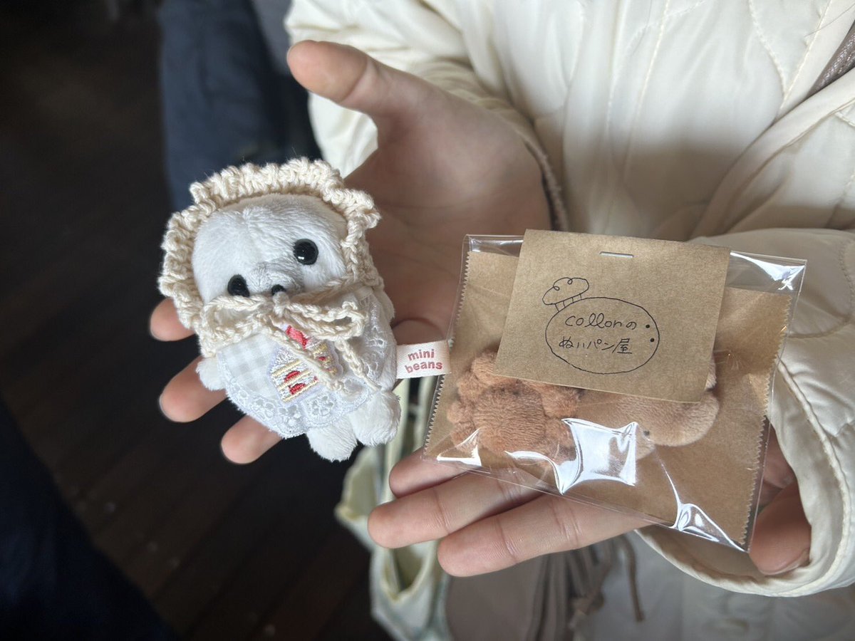 miyake930's tweet image. 今日は大さん橋ホールで開催中の「布博＆ぬいぐるみ博 in 横浜」にお邪魔してる田上さんです！
お買い物中の方にお話も訊けて、かわいい相棒も見せてもらいましたよ〜🦭
キュートなカニパンぬいぐるみは、ころんさんの作品！　@collonuinui 

＃三宅裕司ヒッパラ