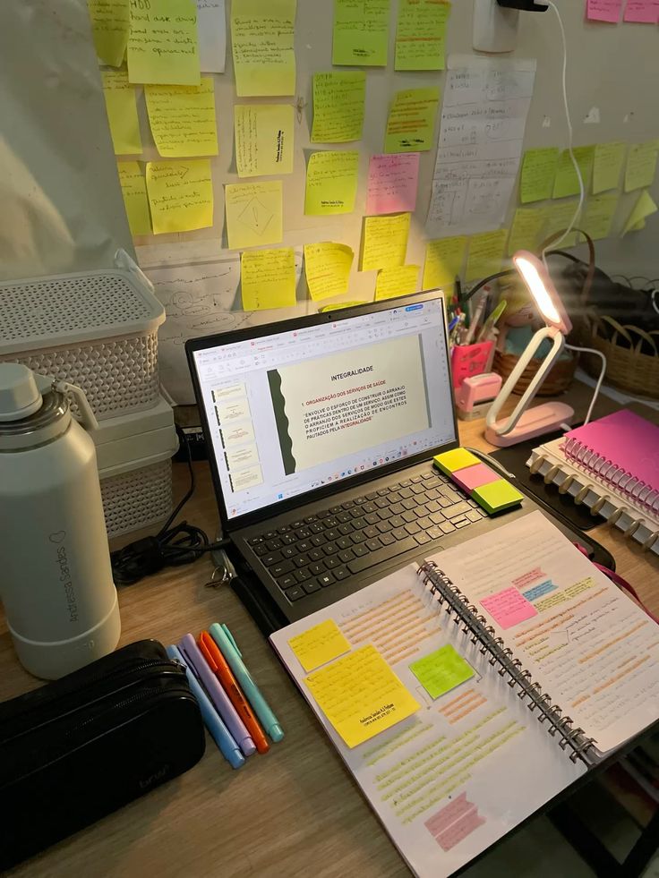 zystudiess_'s tweet image. : #studytwt | #studytwtbr .˚• 🫧

        - zi, 20.
        - 3° ano de cursinho
        - vestibulanda de medicina
        - também estudo inglês 
        - enem e uerj
      
☆: estudos, luan santana, praia e outras bobagens
♡/↺= moots