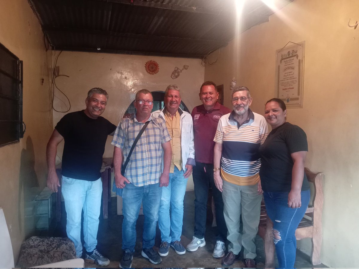 Edgar26Lucena's tweet image. La familia crece. Hoy #17Ene, agradecemos la invitación de la familia Torrealba Álvarez en Aguedo Felipe Alvarado. Su decisión de sumarse junto a su equipo al Movimiento Renacer Democrático nos llena de fuerza. ¡Seguimos avanzando con paso firme por la libertad y la democracia!"