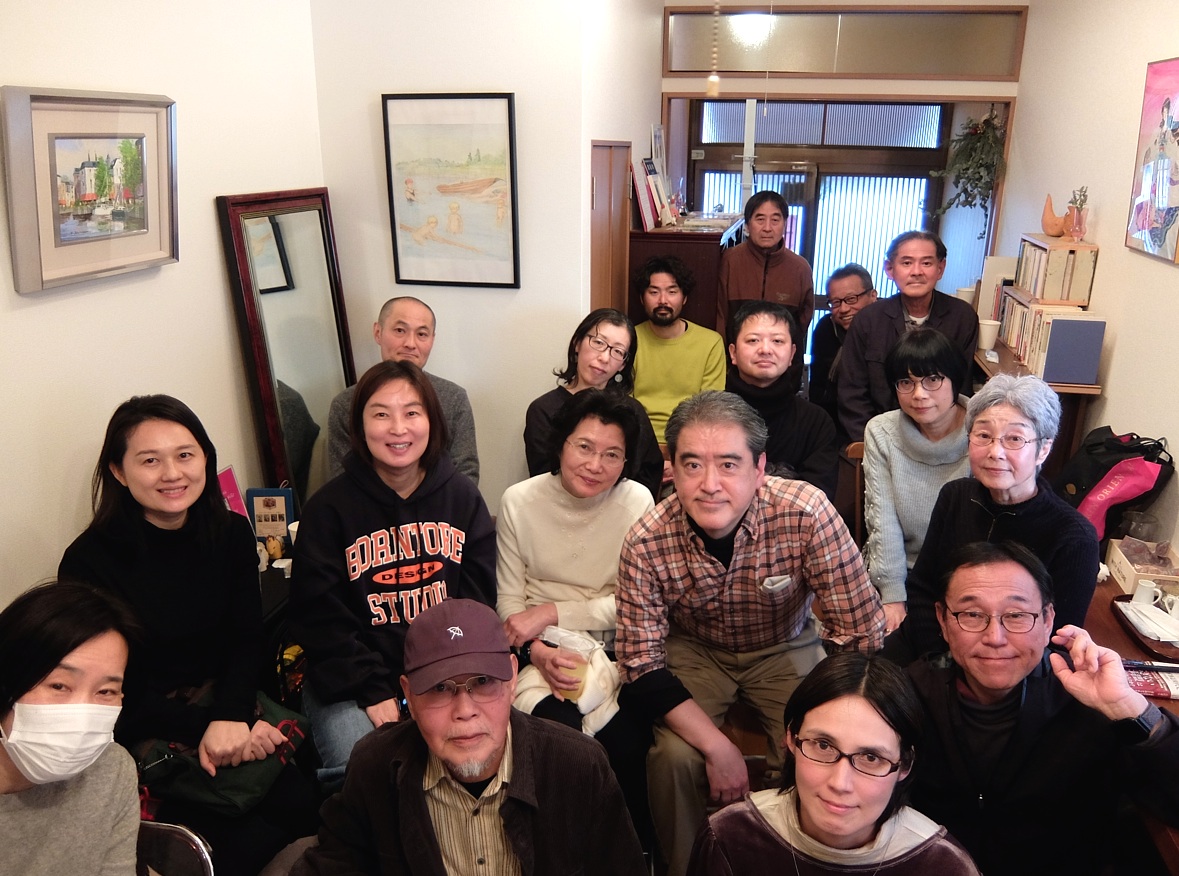 昨日は大阪の鶴橋にある古本＆カフェ「ツルモモ」さんで対話型のトークイベントでした。

前回同様、定員一杯の参加者に来ていただき、日米関係やアメリカという国のさまざまな側面について、皆さんとお話しました。現役教師や元教師の方の割合が多く、学校や教育の問題についても意見交換できました。