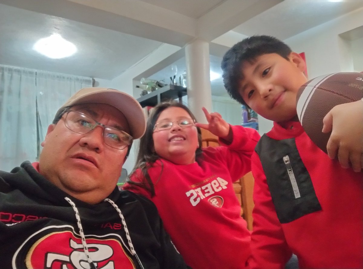 oscleyenda's tweet photo. #NFLEnTelevisa vamos niners https://t.co/9yahmi0YbD