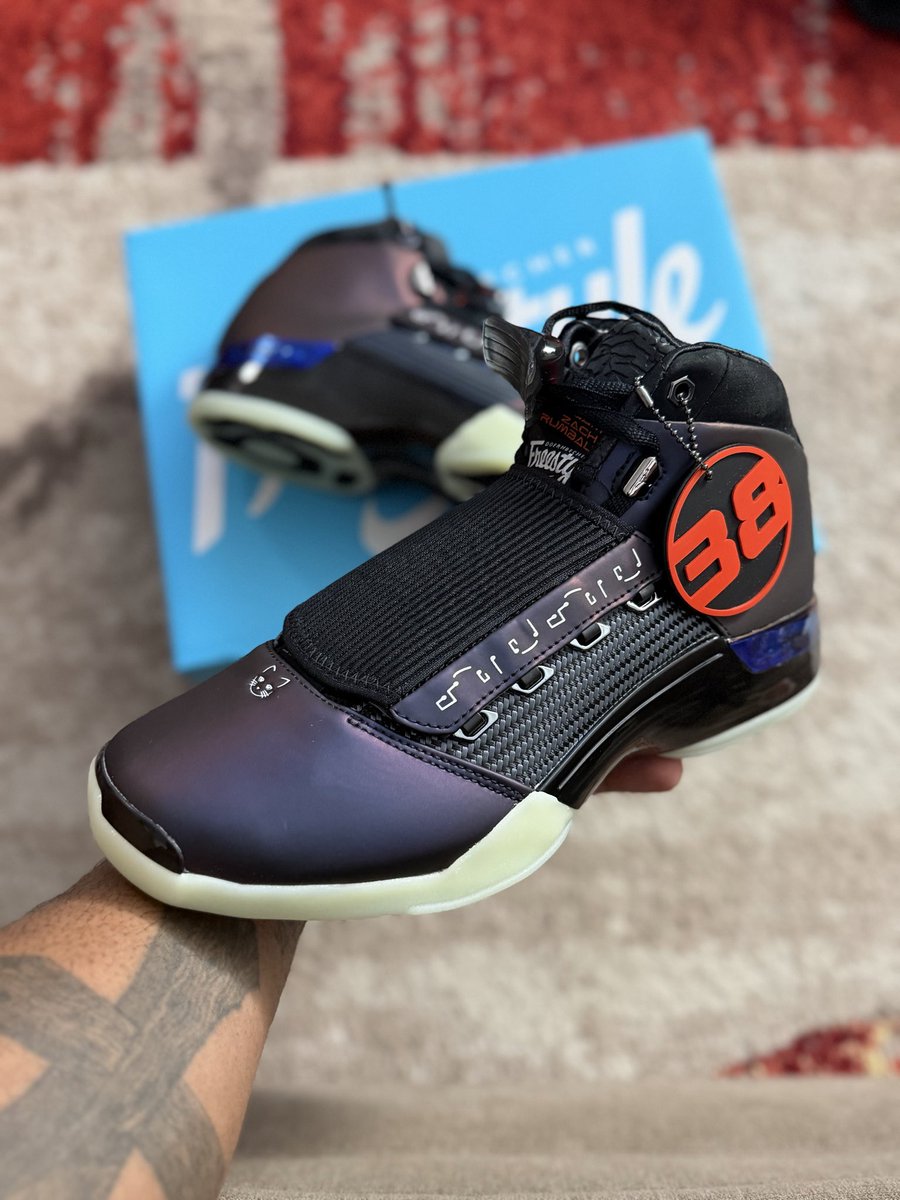 jonathan_dacres's tweet photo. @SneakerVisionz Late on the check in!!!Just showing my appreciation to my guy who keep me in the loop….@SneakerVisionz https://t.co/nB6UhQeCHM