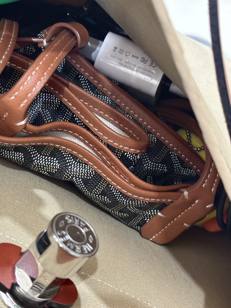 kerennya punya goyard ini bisa di lipet-lipet masuk tas, jadi grocery bag 👍