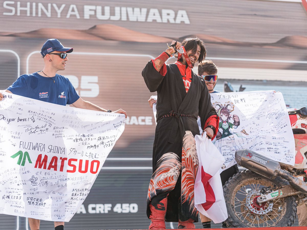 気が遠くなるほど長い道のりでした。

毎日皆さんから寄せられる沢山の応援メッセージに励まされ走ってきました。

日本から一人でダカールラリーに向かい
ましたが一人じゃないと思わさせてくれました。

このFINISHメダルは人生の宝物です。

ありがとうございます。

#DakarRally #dakar2026