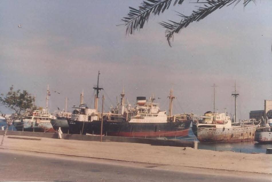 صيادو أسماك ينقذون رجلًا أُلقي داخل برميل في عرض البحر قرب بورتسودان

27 اغسطس 1990 – قام بعض صيادي الأسماك على بُعد 20 كيلومترًا من شواطئ ميناء بورتسودان بإنقاذ مواطن سوداني من الغرق.

وكان الصيادون قد عثروا على برميل في عرض البحر، وعند فتحه وجدوا بداخله مواطنًا من الجنوب في