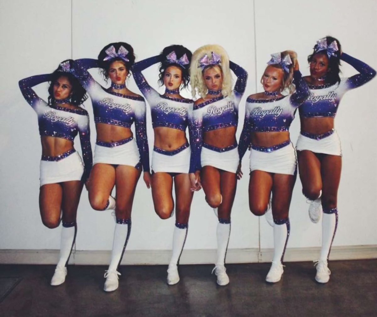 starsxseniors's tweet image. this is so 2016 i love.