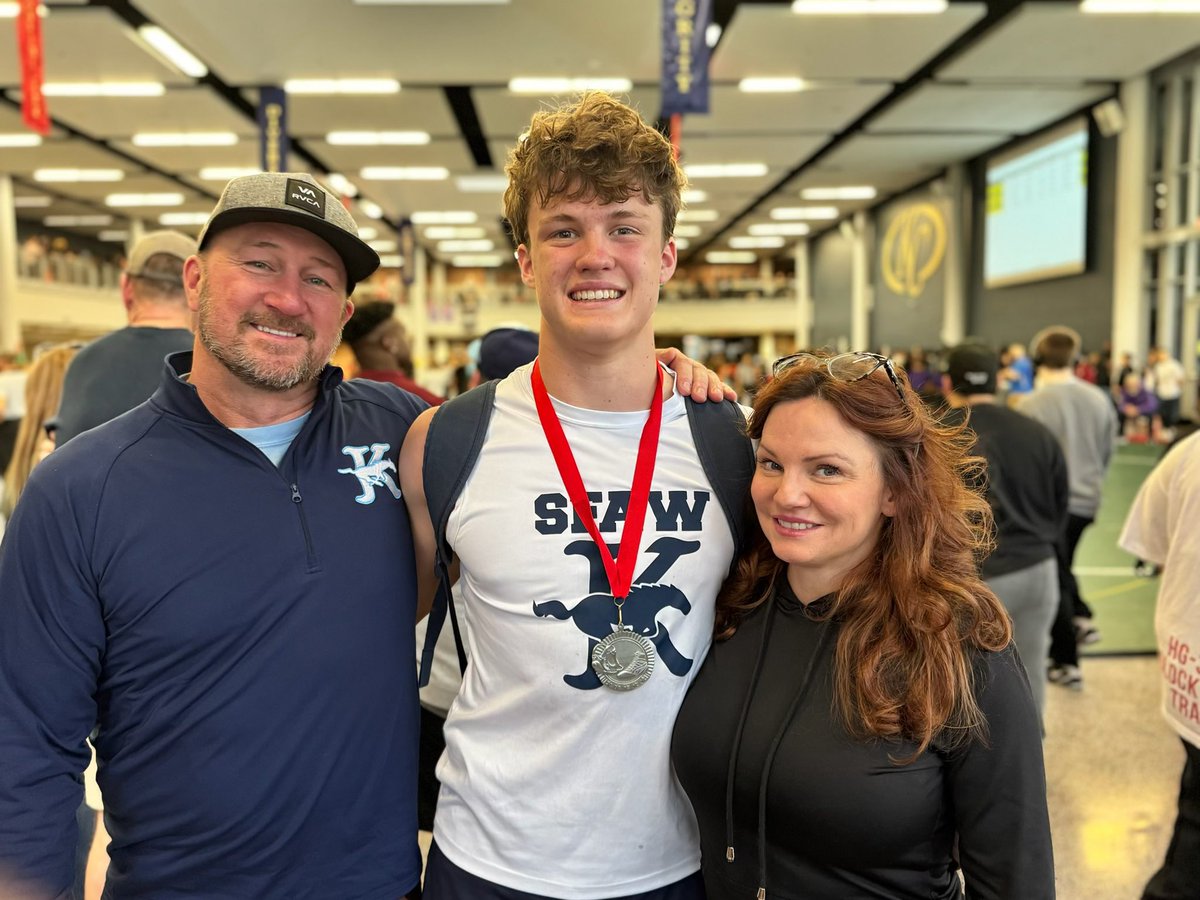 BetheaUSA's tweet photo. Me and the bride and the boy and his medal https://t.co/IlSdhtrqvR