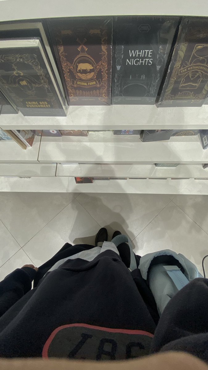 akhirnya ke gramedia yang wujudnya clean alias bener-bener fresh🤏🏻