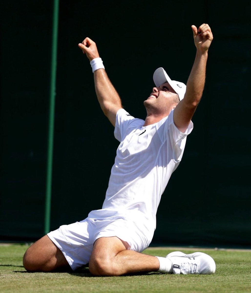 BIGGEST WIN OF HIS LIFE!!!!!!!!!!!!!!!!!!🔥🔥

The story of all stories as the qualifier Arthur Fery🇬🇧 takes down World Number 22 Flavio Cobolli🇮🇹 7-6 6-4 6-1 to move into the second round of the Australian Open👏🏼👏🏼👏🏼

Simply INCREDIBLE from Arthur🇬🇧💪🏼

📸<a href="/the_LTA/">LTA</a>