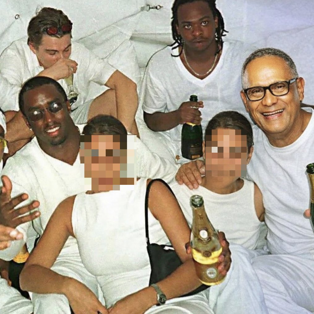 Pirlo1927420's tweet image. 🚨🚨mantenían en fiestas donde abusaban de niños menores de 14 años ese pedofilo y violador no quiere que nadie se de cuenta con lo que hacía con los niños para que sus empresas no estén en problemas