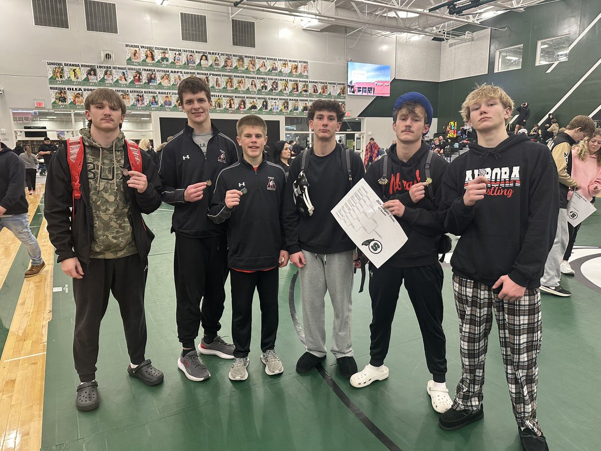 Aurora_Wrestle's tweet photo. Aurora Varsity boys took 6th place out of 16 teams today! All boys placed! Great effort boys! 
🐾👊🏻 #Together #AuroraBoysWrestling https://t.co/edgofbCXs6