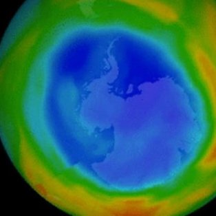 astronomiaum's tweet image. Segundo um estudo da ONU, a camada de ozônio já está demonstrando sinais de recuperação.