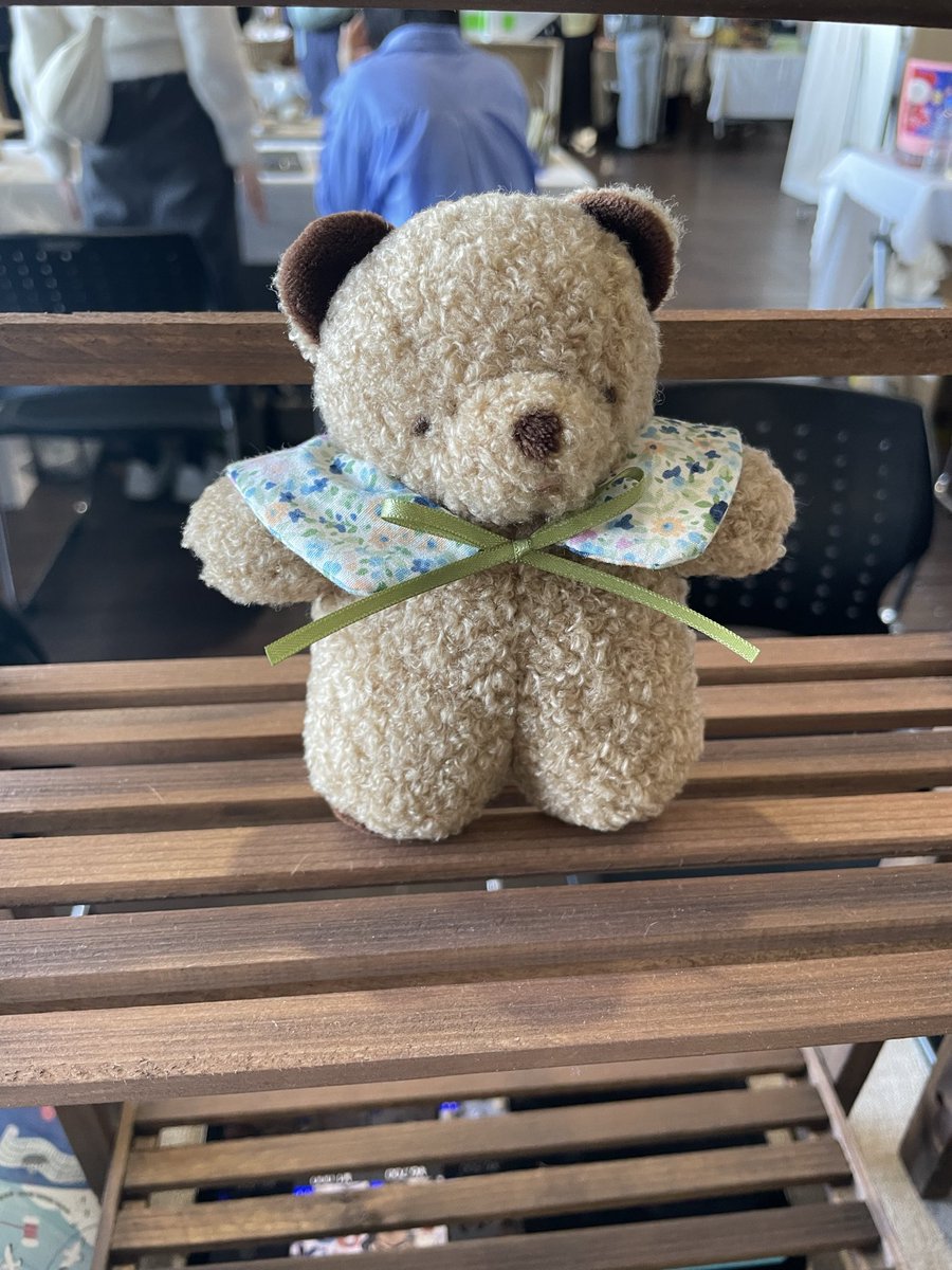 collonuinui's tweet image. 【在庫状況です】
・タツノオトシゴ11点
（写真以外にいる子も合わせてです）
・かどりぃくま1点
・かどりぃくま用襟11点
・アクリルキーホルダーは大量にあります！
他のぬいぐるみとステッカーは売り切れです🙇