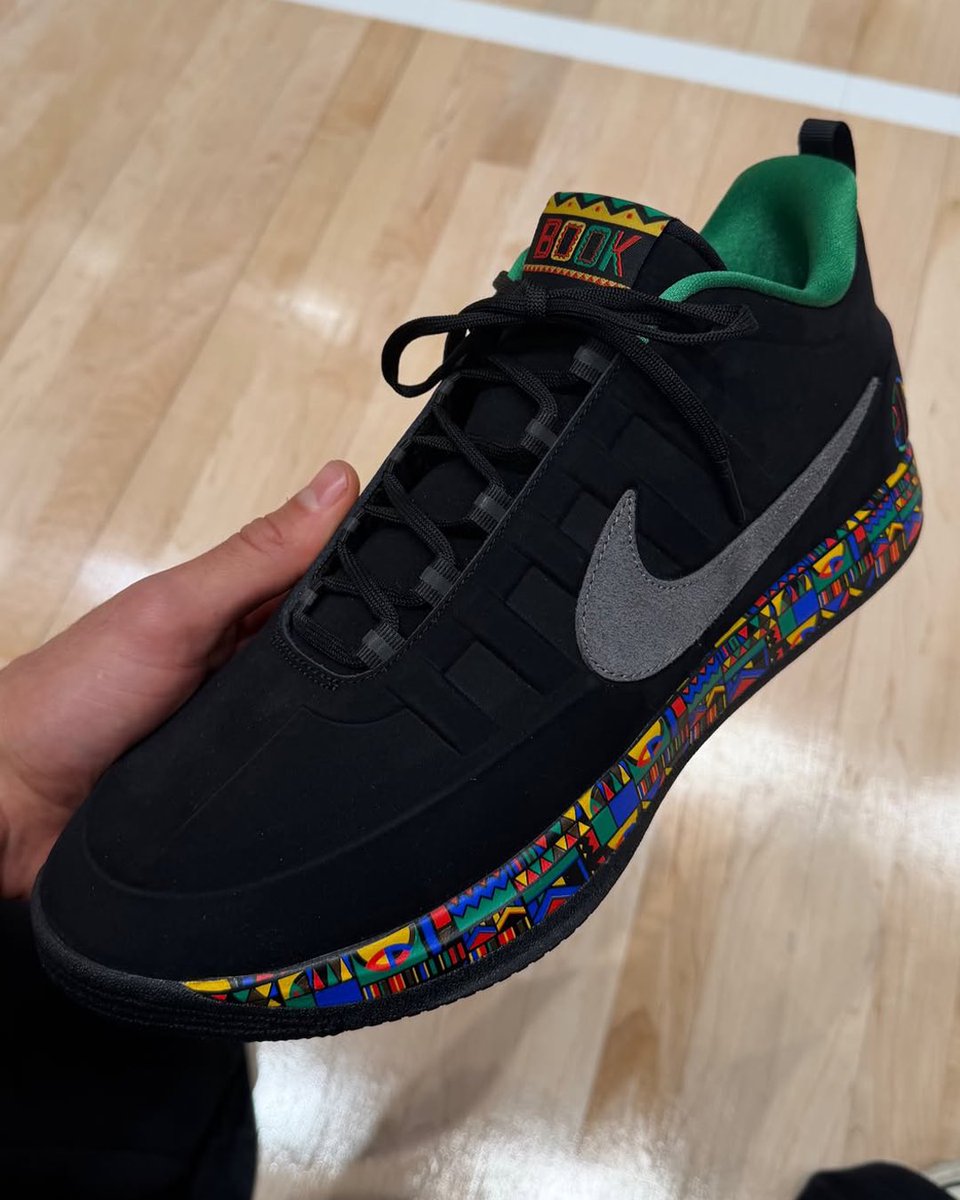 JustFreshKicks's tweet image. FIRST LOOK: New Nike Book 2 colorway inspired by the classic Air Raid from 1992 👀