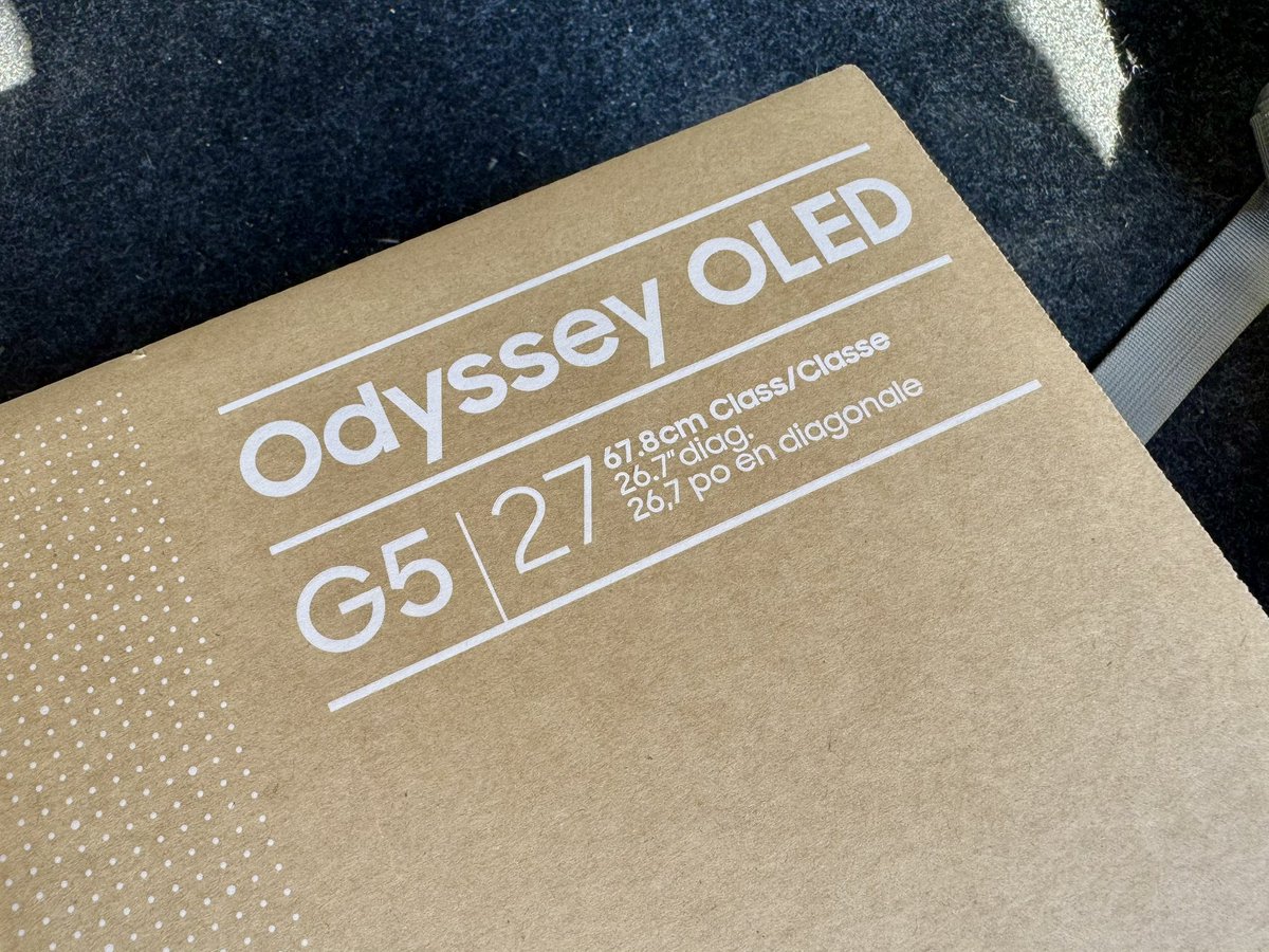 Hellicus's tweet image. finally copped a monitor worthy of my 5080