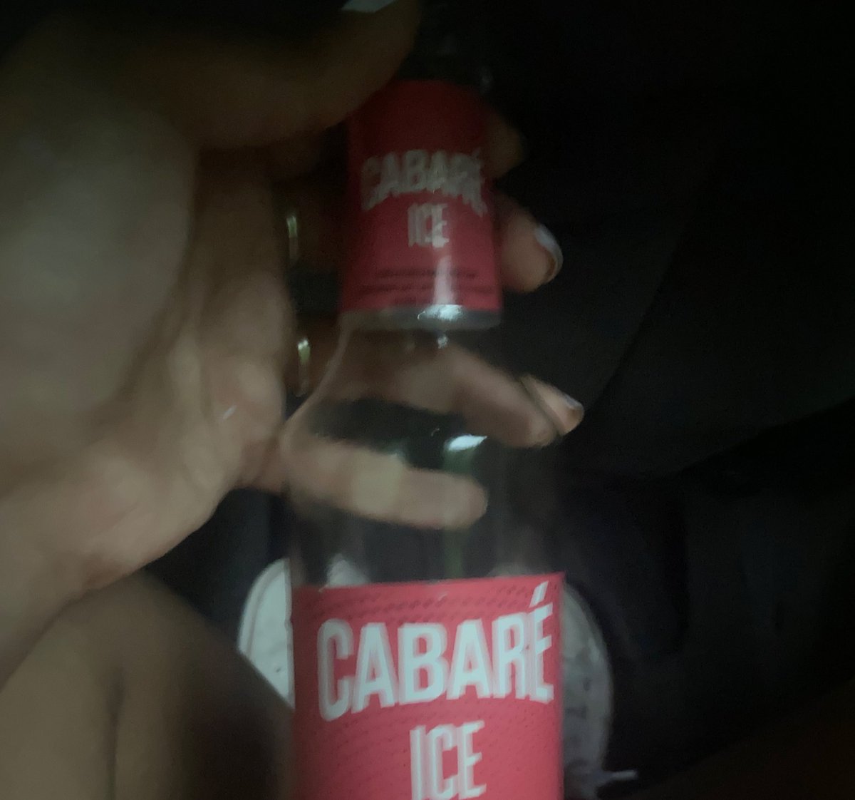 ontem a ticia roubou a única beats do lugar eu fiquei triste quando vi q ela sumiu mas passou e hj a ice veio