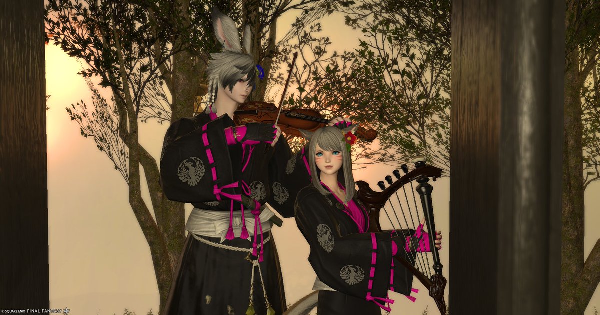 寝坊しちゃって慌てて #喫茶もも へ。
りす戦隊や沢山の常連さんが来てる中でと、とうとう念願の！！
喫茶ももで演奏しちゃいました🎶
今回は1人で緊張したけどいつかは合奏できるように練習します。
また遊び&amp;弾きにいくね☺️

4枚目の和装の服は #mks_rats さんのところで買ったものです。