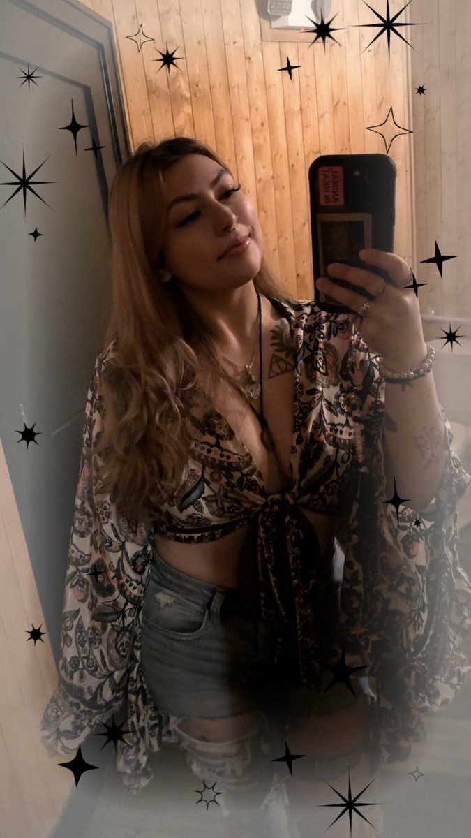 SalemMoon69's tweet photo. Feeling absolutely adorable tonight💜💜 #baddie #Loveyourself https://t.co/O8c34HnZTF