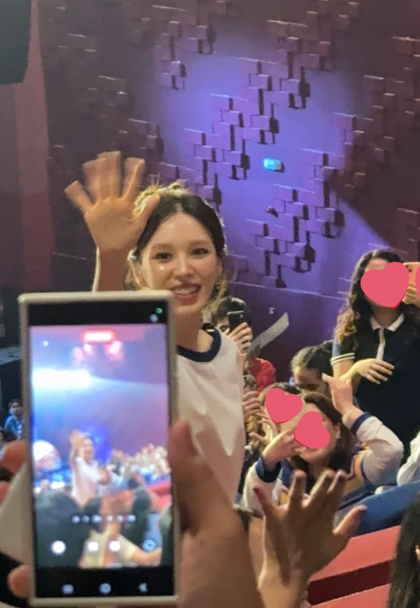 taeyeoncart's tweet image. hear wendy sing live ✅✅✅ honestly one of the best vocals ever!!

also thank you for the freebies and trades 💙

#WENDY #웬디 #WEALIVE #WEALIVEinMNL #WENDY_WORLDTOUR #WENDY_WORLDTOUR_MANILA #WEALIVEinMANILA