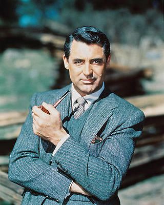 DrBuzz_Forensic's tweet image. Film actor Cary Grant was #BornOnThisDay, Jan. 18, 1904 . Remembered as 1 of Hollywood's leading men. In the #1940s, #1950s, &amp;amp; #1960s. Grant forged a working relationship with many actors &amp;amp; actresses including director #Hitchcock. Passed in 1986 (age 82) from a stroke #RIP #hunk