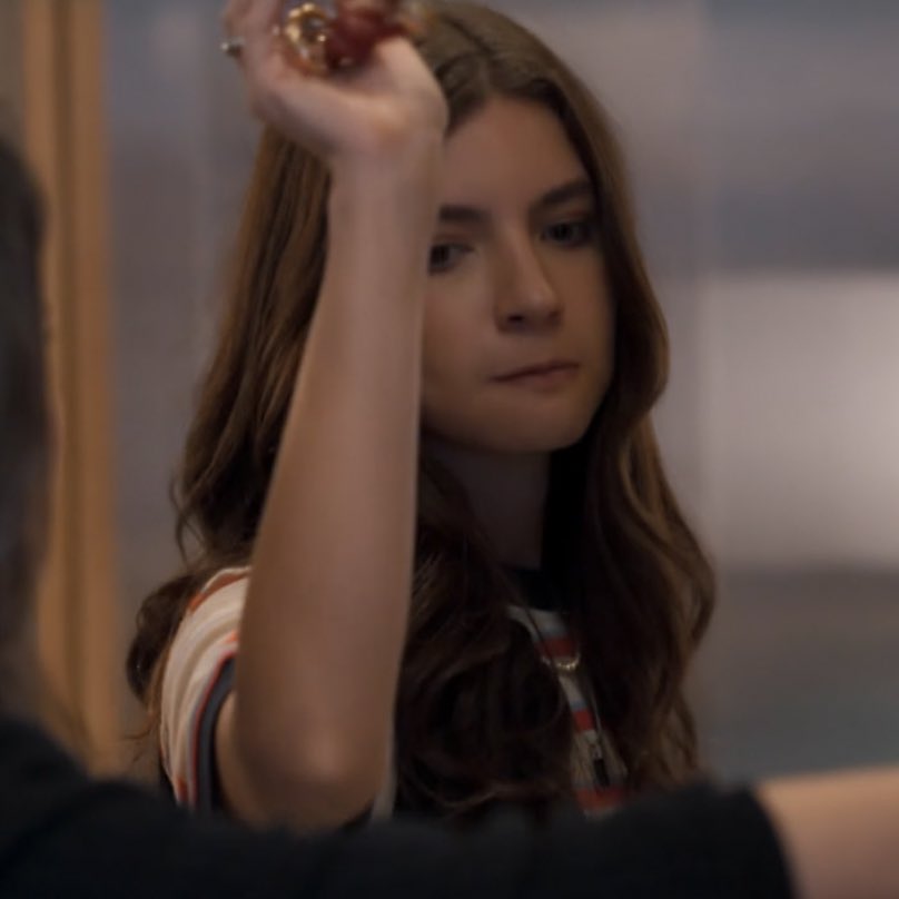 simbitzer's tweet image. E Aqui Lorena se liberta, jogando as chaves da gaiola dourada em que vivia!
Alanis, que grandona que vc é!!👏🏻👏🏻👏🏻
#TrêsGraças #lorena