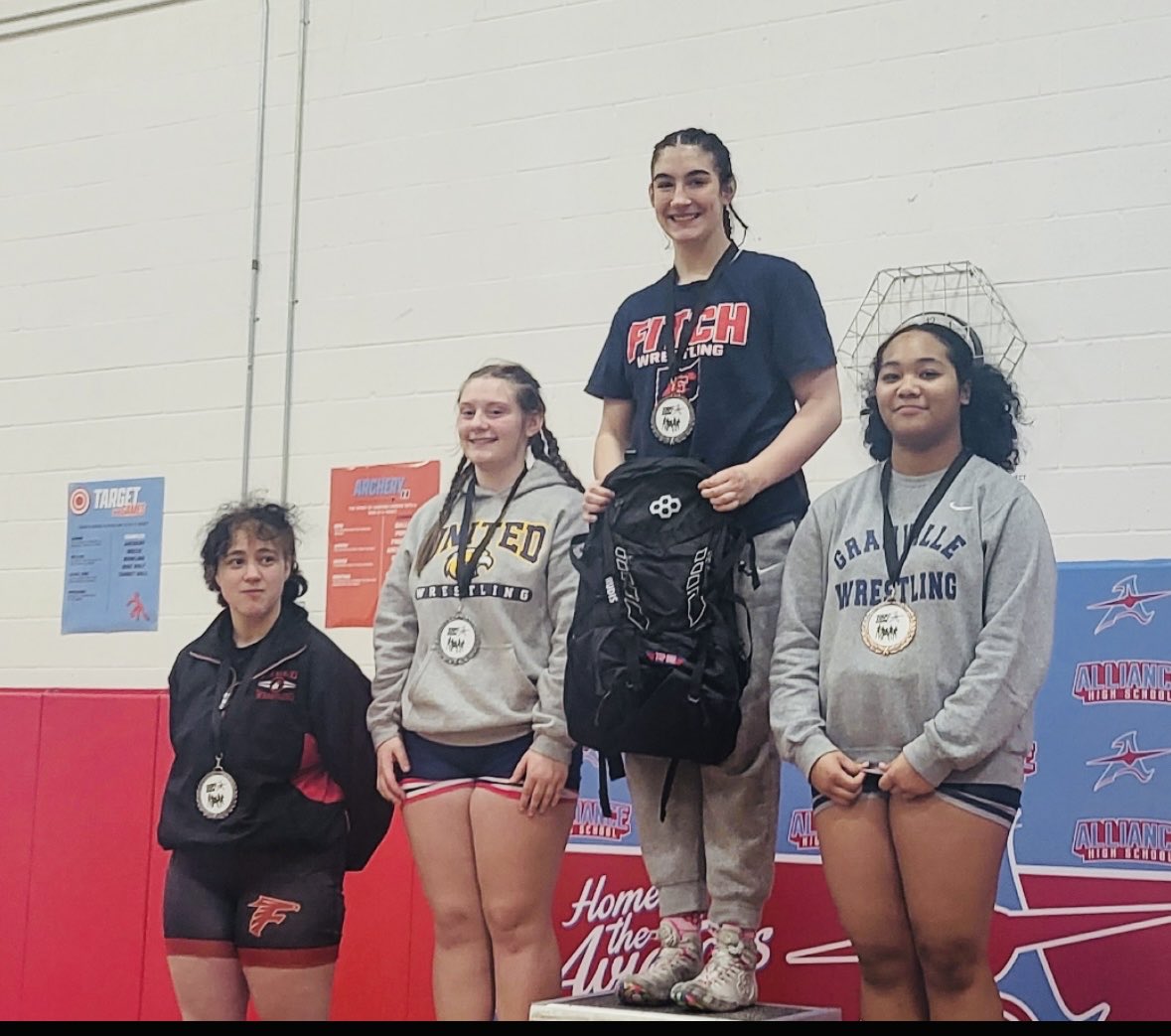 Aces_Wrestling's tweet image. Granville Wrestling makes school history w our boys n girls competing side-by-side for the 1st time ever at Top Gun. Loaded field w 57 teams including Cali, PA &amp;amp; WV 
🥈Bergeron
🥉Crompton
8th Finley
Day 2  Larson
*** other ♠️’s winning matches were Iden, Bias, Reed and Kirian