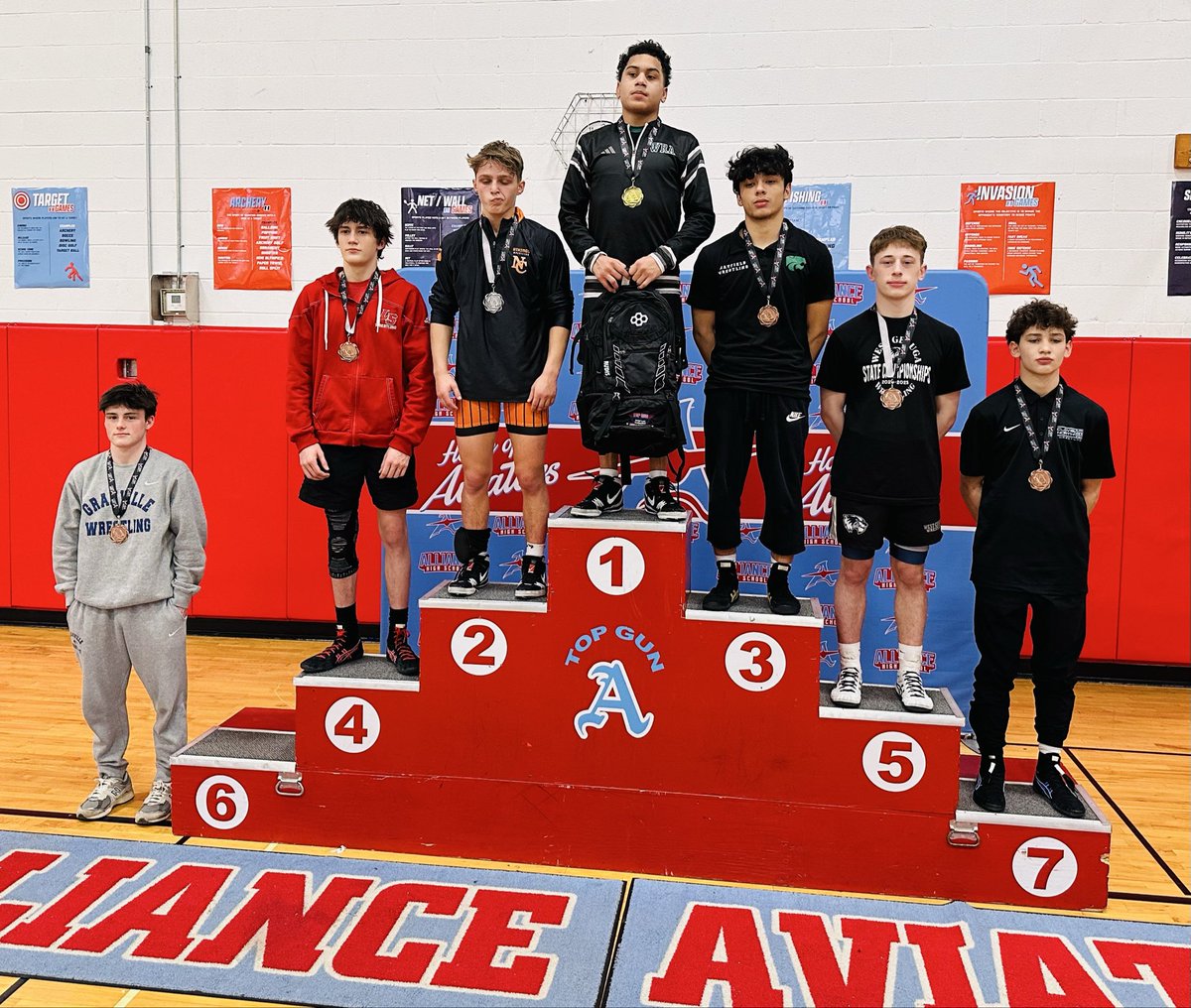 Aces_Wrestling's tweet image. Granville Wrestling makes school history w our boys n girls competing side-by-side for the 1st time ever at Top Gun. Loaded field w 57 teams including Cali, PA &amp;amp; WV 
🥈Bergeron
🥉Crompton
8th Finley
Day 2  Larson
*** other ♠️’s winning matches were Iden, Bias, Reed and Kirian