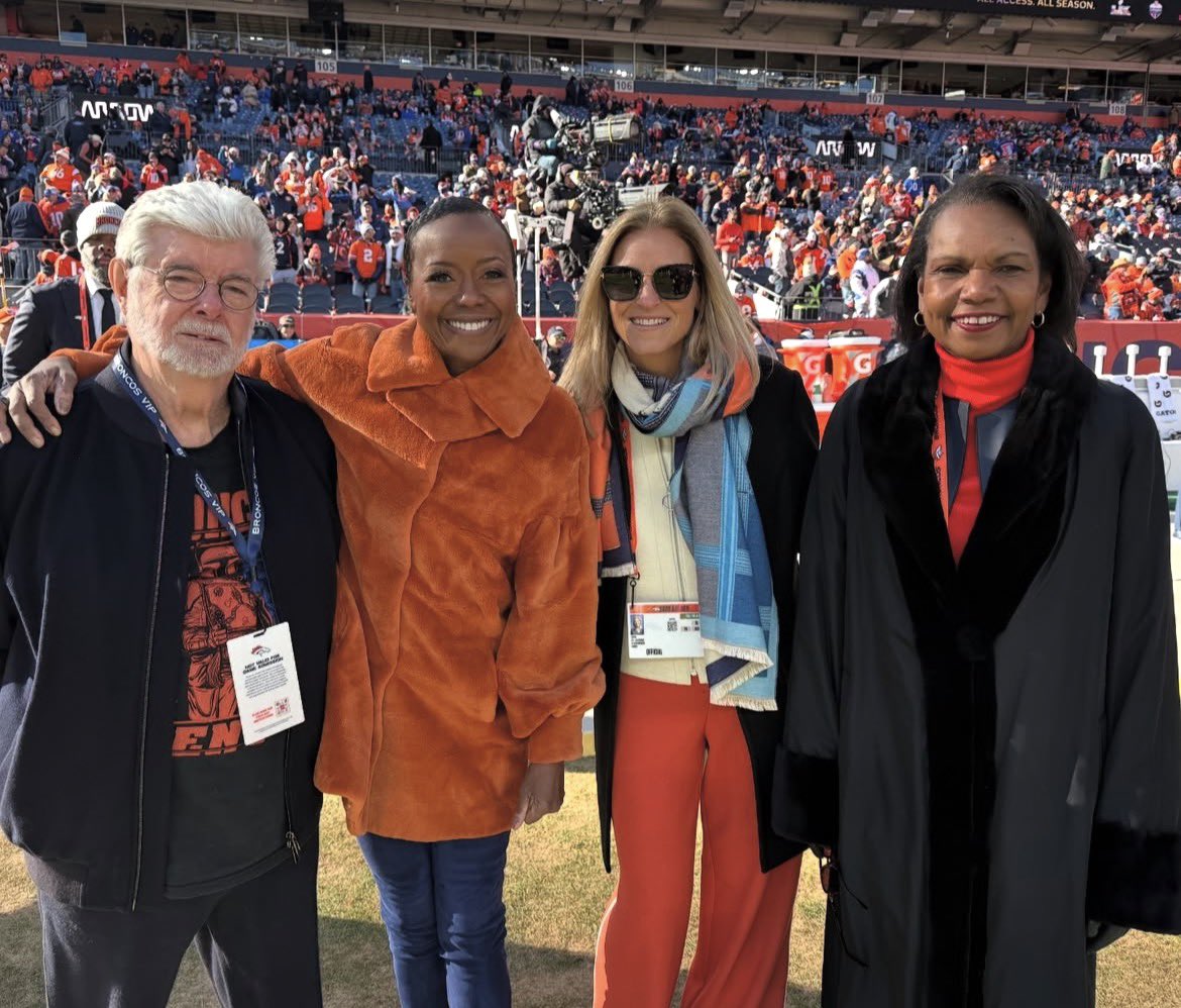 blast_points's tweet image. 🚨 LUCAS ALERT 🚨
Lucas and Mellody having the time of their lives and being cute at the Broncos vs Bills playoff game.  
Love the Boba shirt.