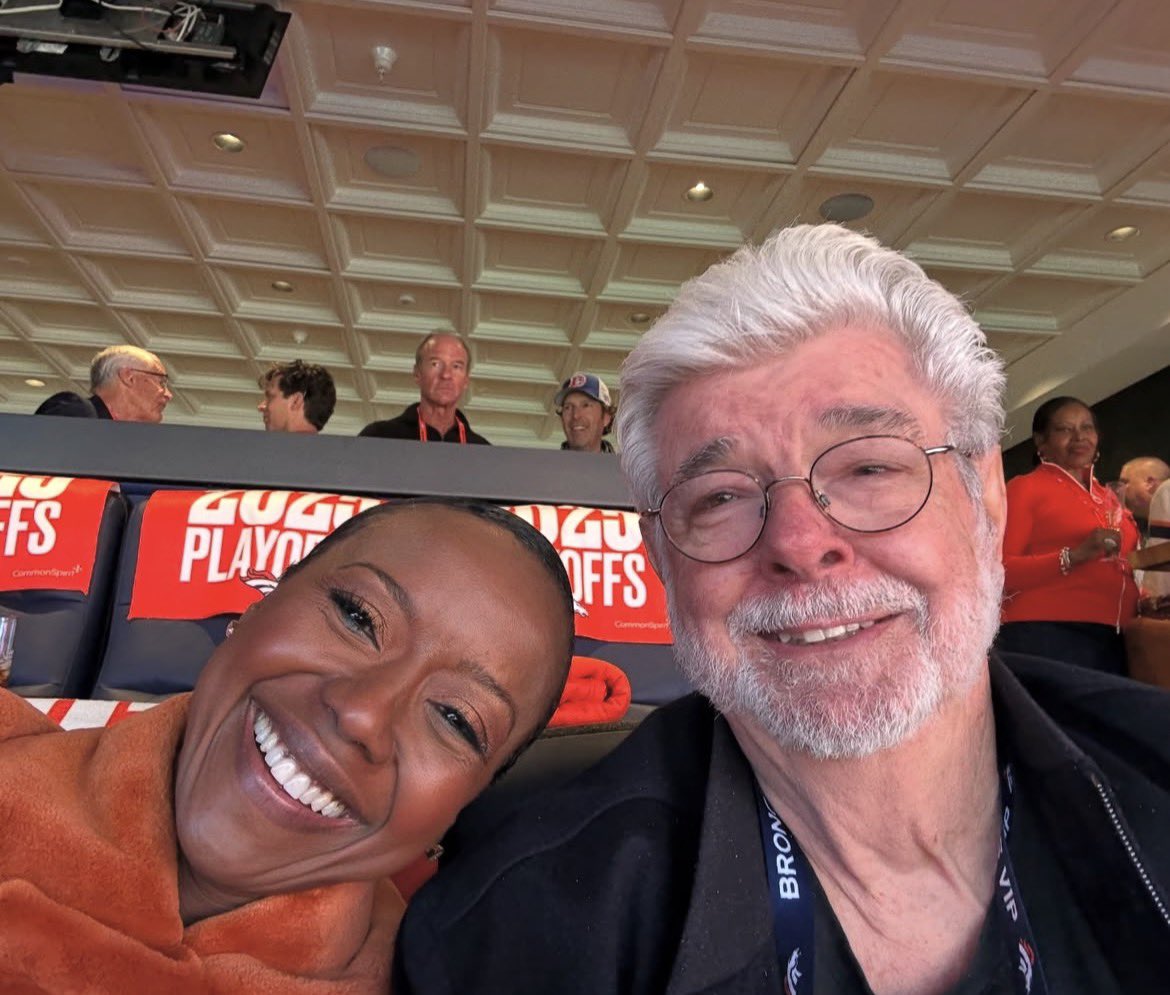 blast_points's tweet image. 🚨 LUCAS ALERT 🚨
Lucas and Mellody having the time of their lives and being cute at the Broncos vs Bills playoff game.  
Love the Boba shirt.