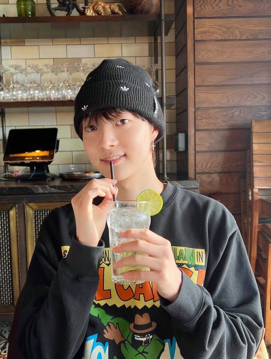 xcallburs's tweet image. let me introduce yall to seungjoo