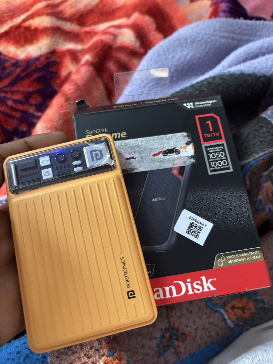 Ashwin1141's tweet photo. I have ordered today harddisk work 14k from @instamart_it . What i received was a powerbank worth 1k inside the box. 

And what resolution @Swiggy give is to wait for another 6 hours to reply, that too on email https://t.co/OnhZbTXnfD