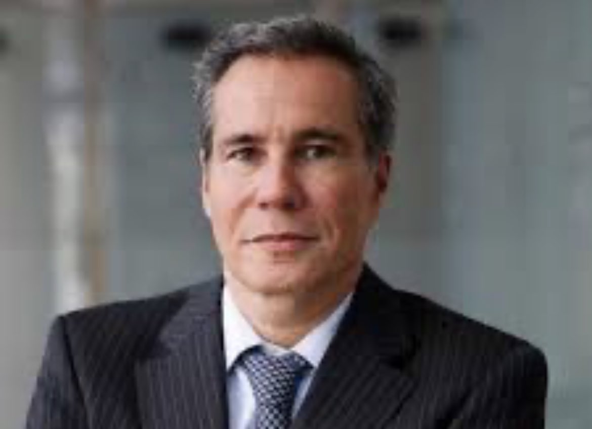 Nisman. Hoy 11 años. 

L O   M A T A R O N.