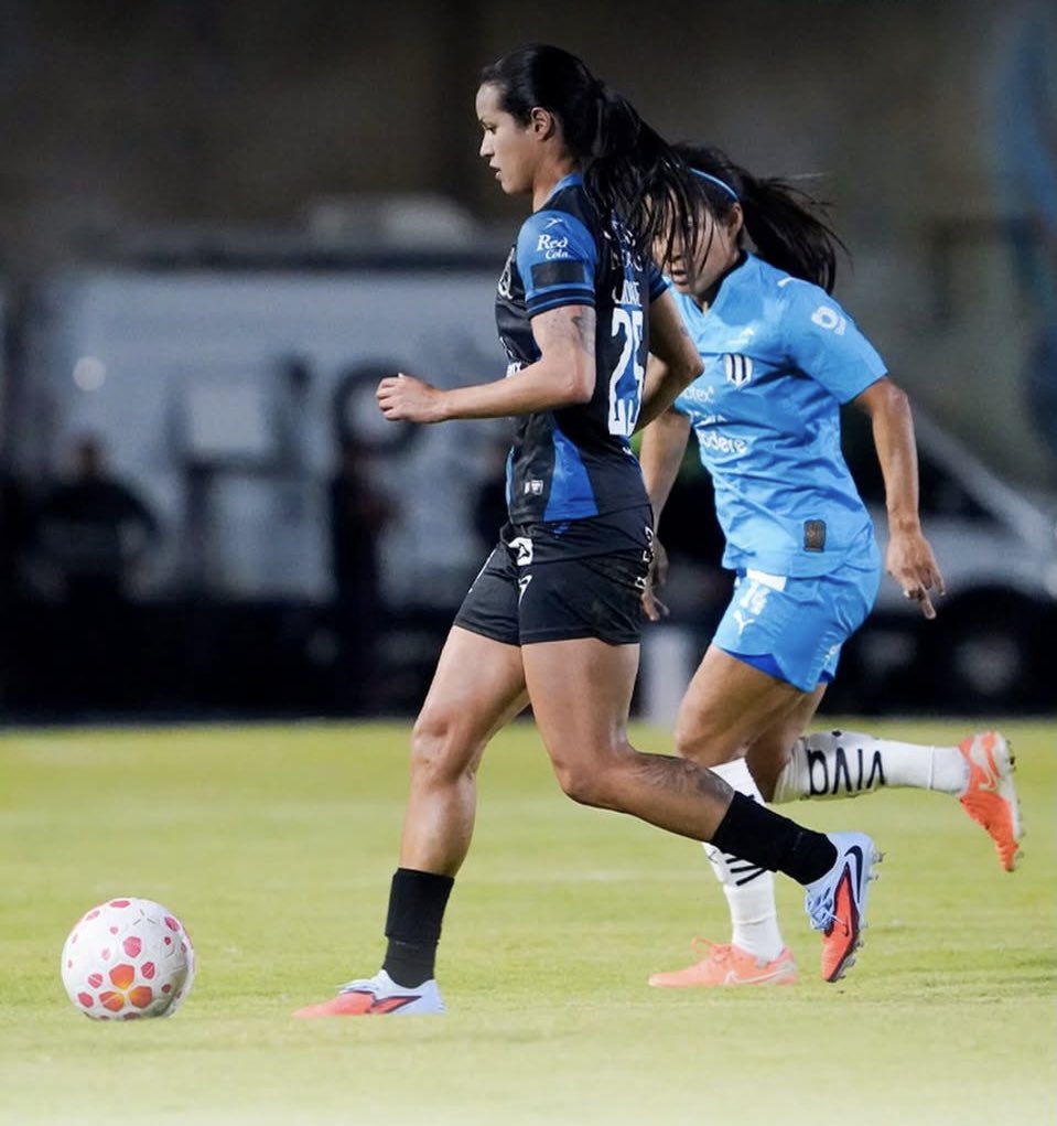 GALLOS Femenil mostró caracter, lucha y lapsos de fútbol frente a uno de los equipos más fuertes de la Liga.
Los cambios en la recta final con juveniles le dieron otra cara al ataque local.
Seguimos sin ver a Ceceña y Chanda juntas. 
Alemany muy bien en su regreso.
Aguacero en el