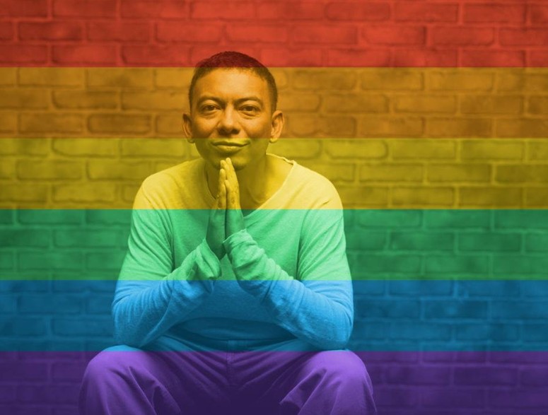 Hari hari maki hamun, tuding sana sini LBGT.. rupanya dia penyokong LBGT.. bodo lah Khalid ni..🤣🤣

Sakit mental betul..