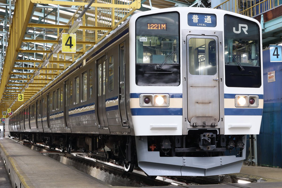 長野総合車両センターで211系横須賀色お披露目撮影会、ファン熱狂