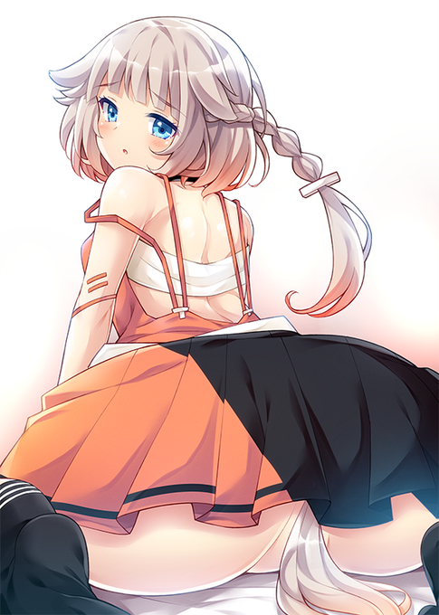 しっぽを付けてちょっと苦しそうなONEちゃん 