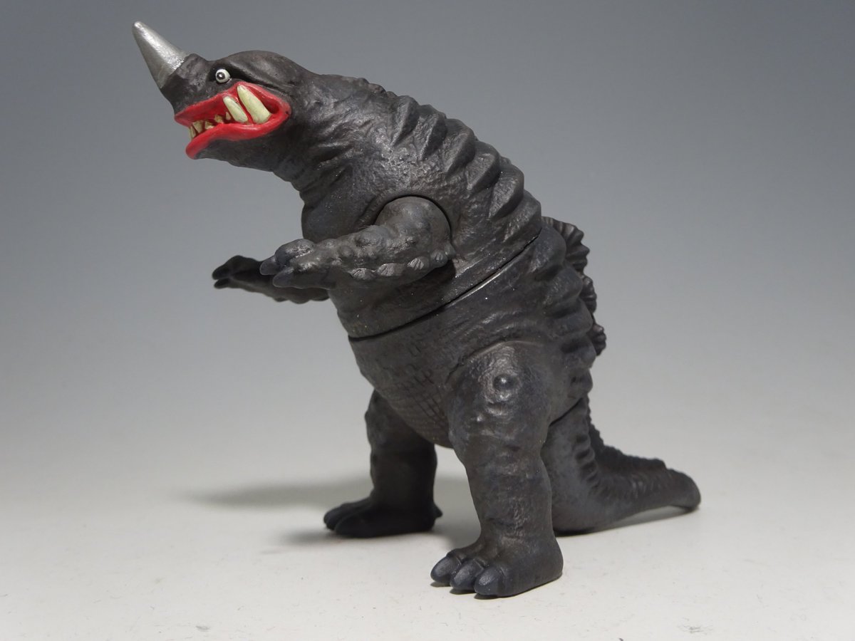 ウルトラ怪獣シリーズ ネロンガを改造、リペイントし、ネロンガ撮影会