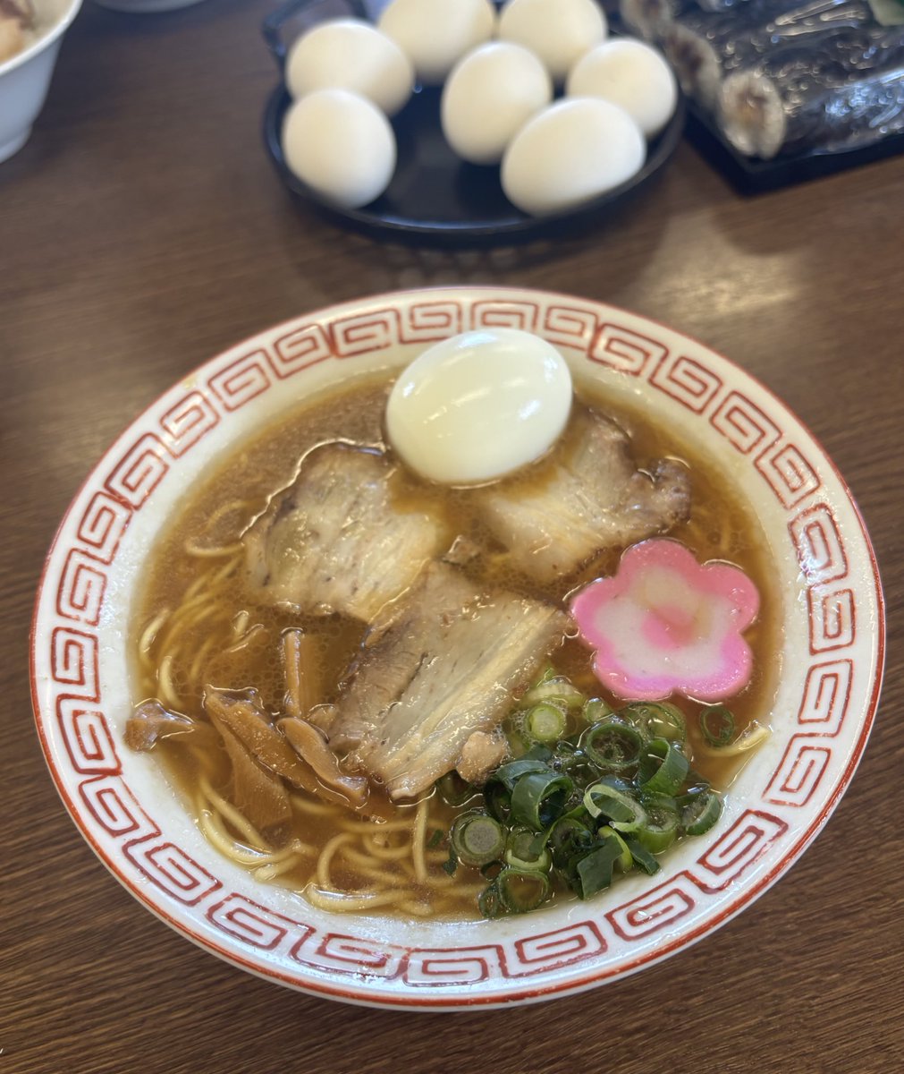 バイトの女の子が可愛かったので、終始ガン見しながら久しぶりのラーメンいただきました