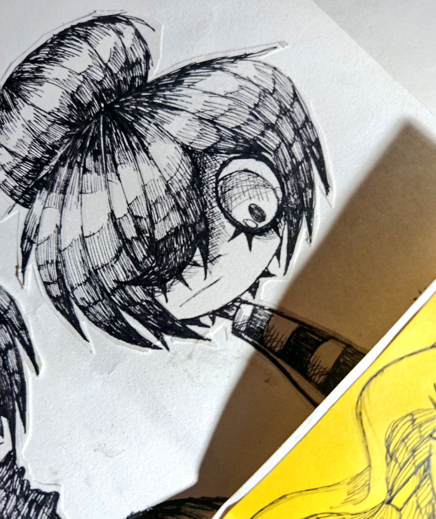 CCubeman's tweet image. What is she looking at?