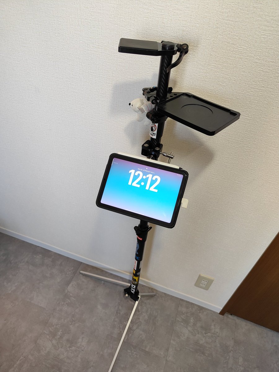 arkmti's tweet photo. 射撃スタンドにiPadなどを簡単に付けられるようにしてみました！

使ったのはカメラ用のクランプとMagSafeマウント

安定感もあり操作もしやすいので、SCATT確認などで重宝しそうです😊 https://t.co/rwZtkmRLWh