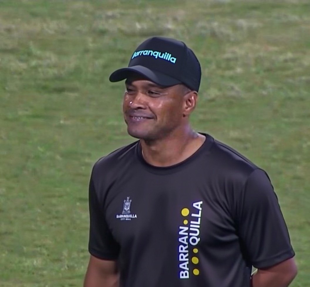 Alex Char en cualquier evento sin importar el código de vestimenta 😎😂
<a href="/AlejandroChar/">Alejandro Char</a>

#𝘽𝙖𝙣𝙙𝙤𝟮𝟬𝟮𝟲